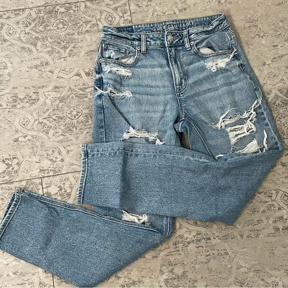 AEO | American Eagle Distressed Straight Leg Mom Jean SZ 4L - Picture 1 of 7